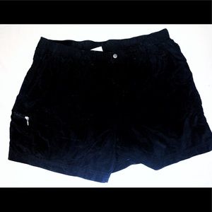 Black women's Columbia shorts